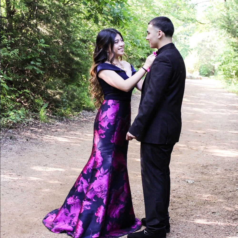 I’m selling my prom dress